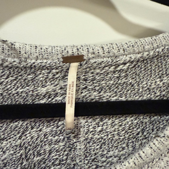 Free People Marled Distressed Slouchy Cropped Sweater M - Picture 3 of 6